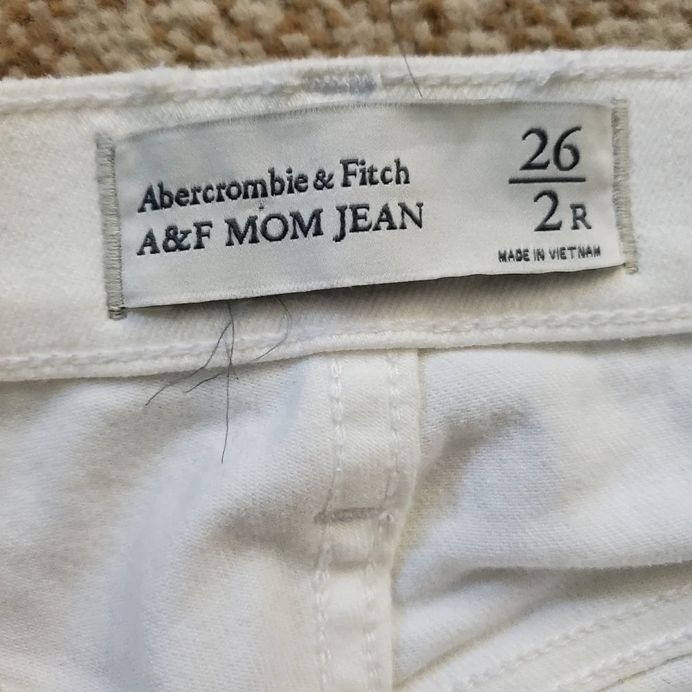 ABERCROMBIE & FITCH Ripped Raw Hem High Rise Mom Jeans 2R